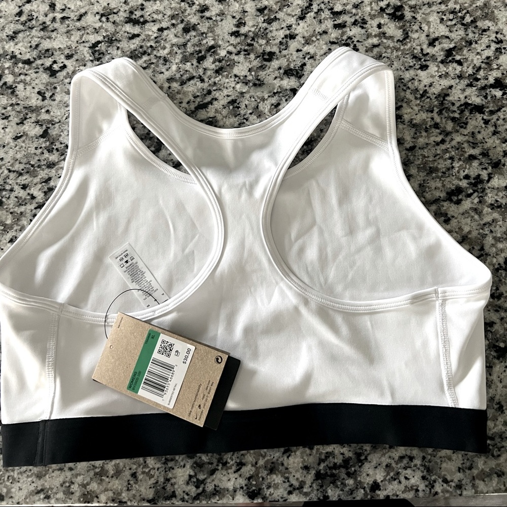 Brand New Never Worn Nike sports bra size XL